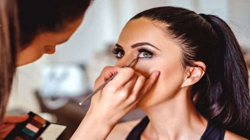 شینیون و آرایشگری